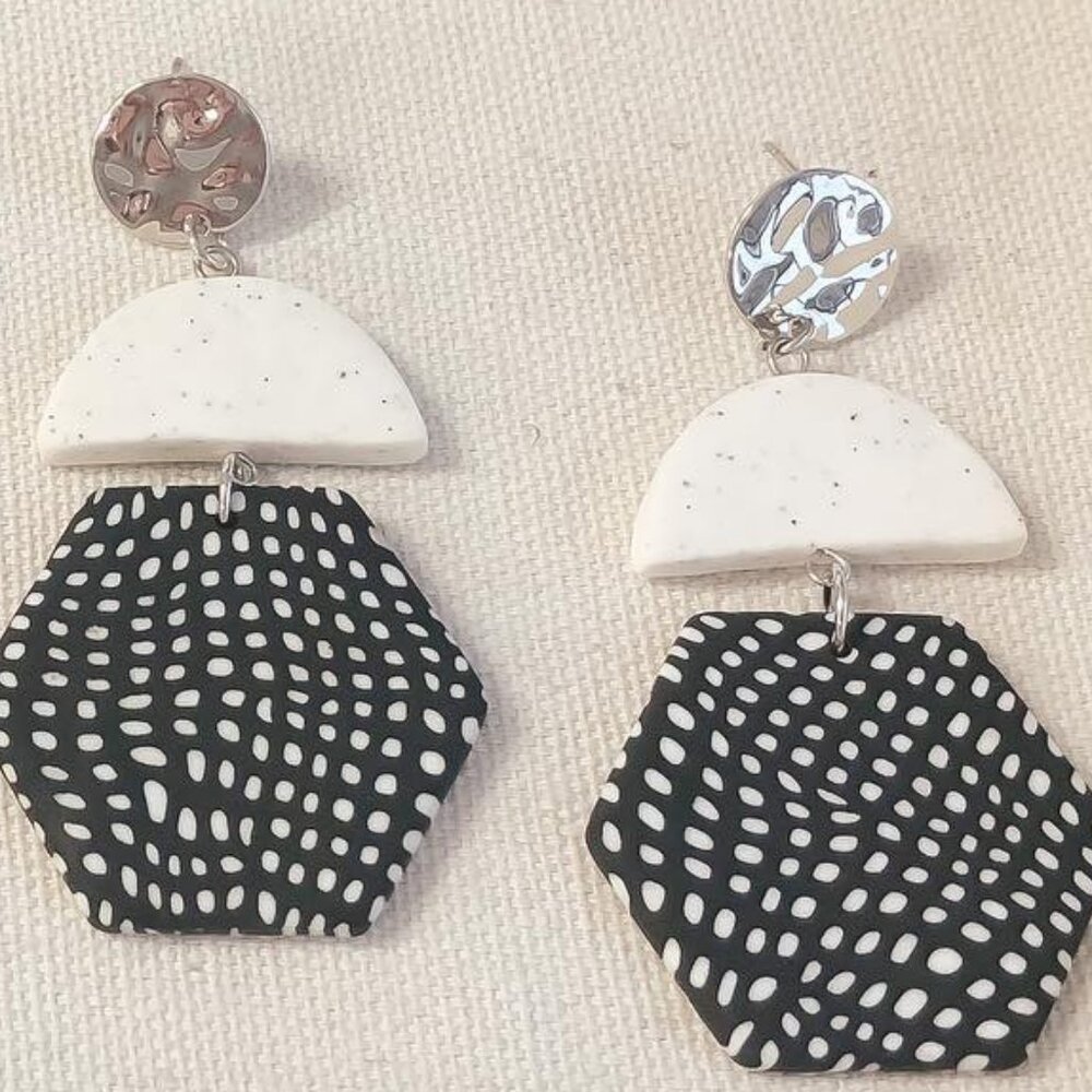Kinsley Armelle Bonita Collection - Silver Dottie Earrings - Picture 2 of 2